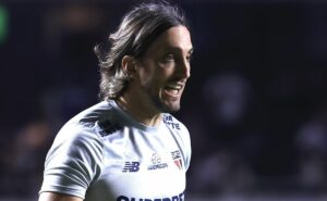 zubeldía não escapa de críticas da torcida mesmo com vitória importante: “demora muito”