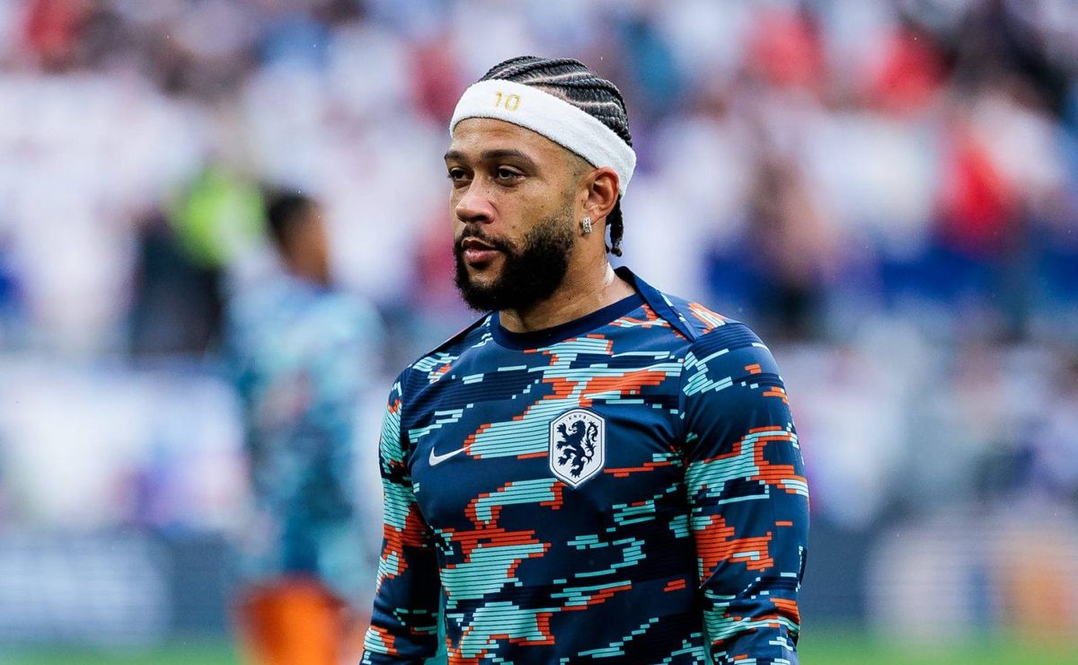 flamengo toma nova decisão sobre contratação de memphis depay e chegada do meia depende de uma condição