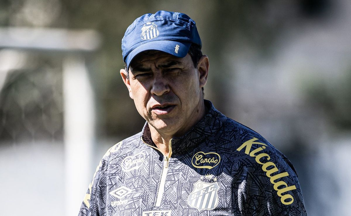 carille fica desconfiado e causa reviravolta na escalação para santos x américa mg