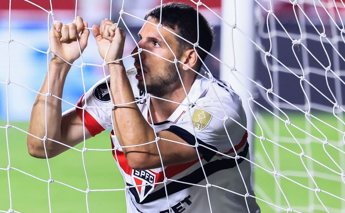 calleri desabafa após são paulo ser eliminado da libertadores: "sou o responsável"