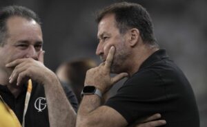 r$ 750 milhões: amazon faz oferta à lfu e corinthians de augusto melo negocia pacote com record no brasileirão 2025