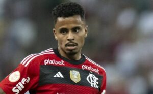 allan e ayrton lucas falham em gol do grêmio e torcida do flamengo detona dupla