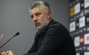confusão entre alexandre gallo e assessor da presidência acontece nos bastidores santos