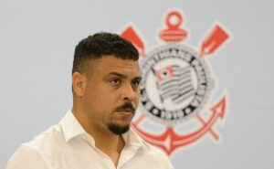 memphis depay pode ser contratado com mesma oferta que trouxe ronaldo fenômeno ao corinthians