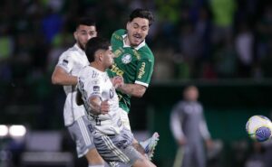 simon aponta erro em pênalti sofrido por maurício em palmeiras x atlético mg: "aquela mão..."