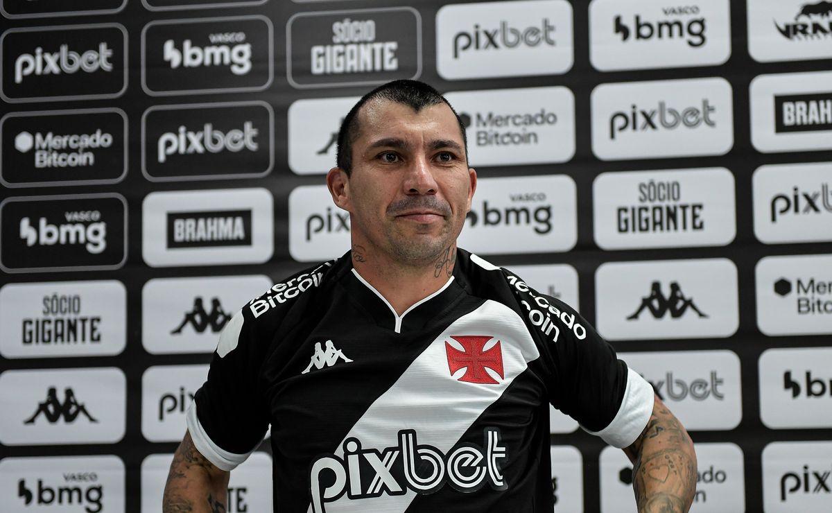 r$ 600 mil: contratação de peso pede ao vasco o mesmo salário que gary medel tinha 