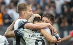 emiliano revela trabalho para recuperar confiança do elenco: "se vestem camisa do corinthians é por algo"