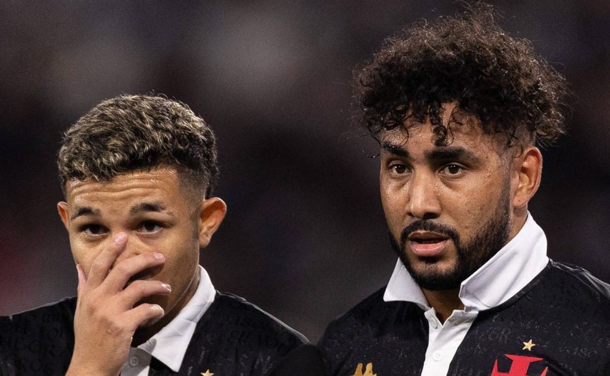 torcida do vasco dispara contra atuação de payet: "aposentado e fora de forma"