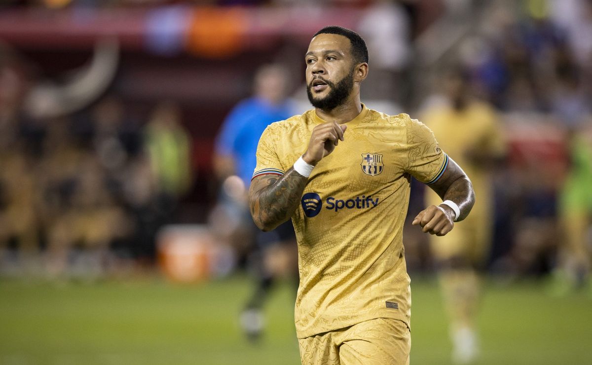 memphis depay fez dois pedidos antes de assinar com o corinthians