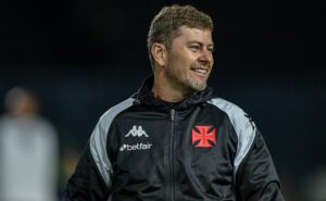 rafael paiva terá retorno de jair no vasco após quase oito meses afastados 