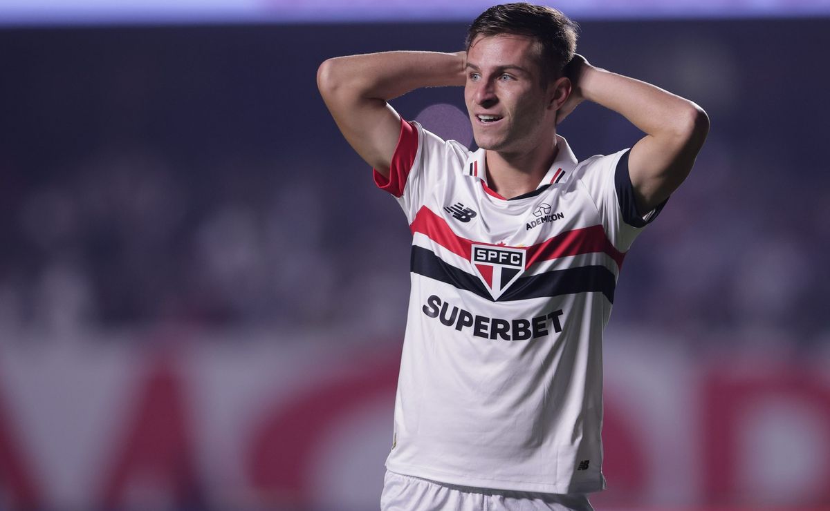 galoppo ficou fora de fluminense x são paulo e sua saída foi encerrada com a janela  