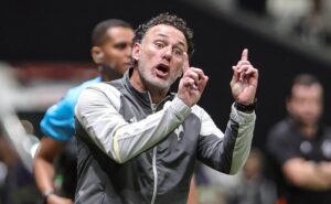 milito destaca reação na vitória do atlético mg sobre o grêmio: “tivemos a necessidade de ir para frente”