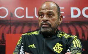 paulo paixão fala sobre fase de enner valencia no internacional: "ele está trabalhando"