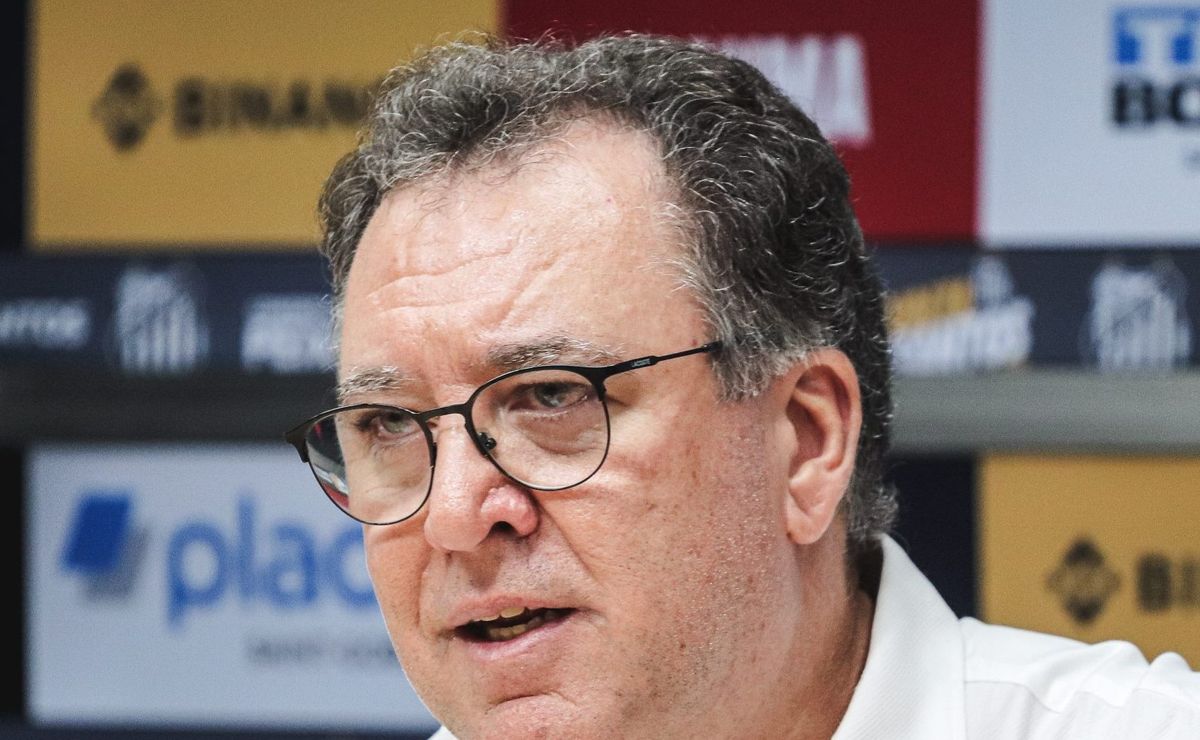 salários no santos estão atrasados e marcelo teixeira toma atitude para quitar dívida