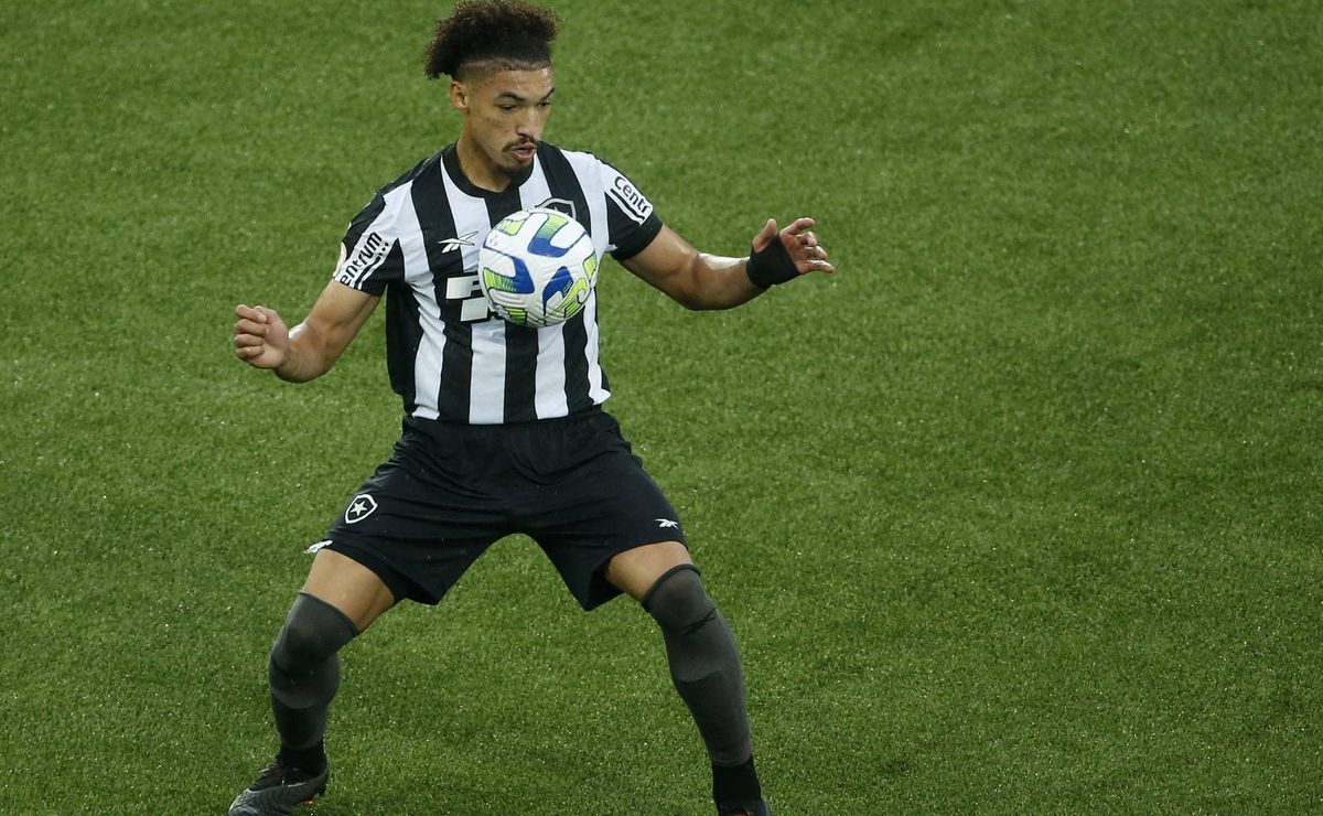 adryelson tem seu nome no bid e já pode reestrear pelo botafogo