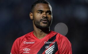 emprestado pelo são paulo, nikão é barrado do athletico paranaense e não joga mais 