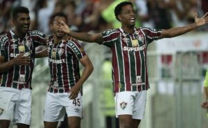 fluminense vence o são paulo fora de casa e sai da zona de rebaixamento; confira as notas