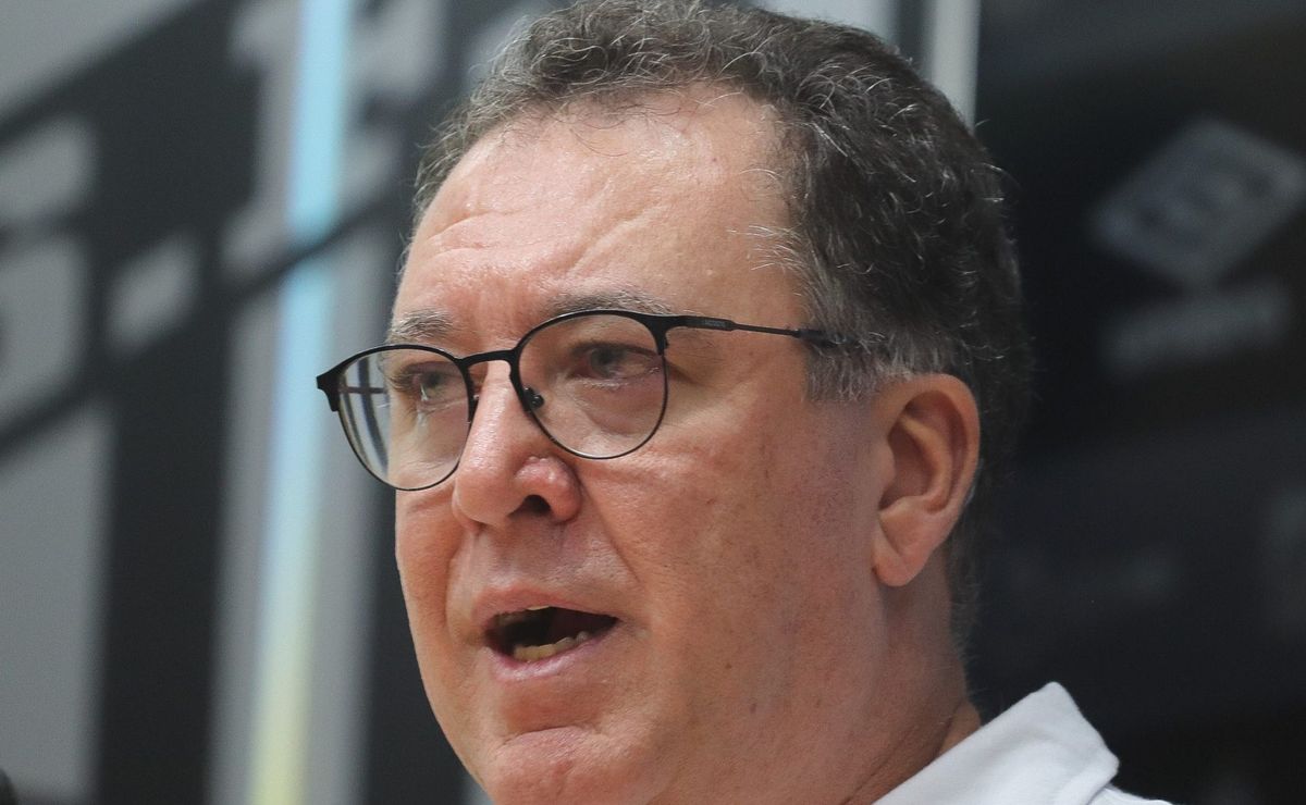 marcelo teixeira é criticado pela torcida e inicia pagamento dos atrasados no santos