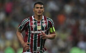 thiago silva queria ajudar o fluminense a todo custo e torcida reage: "Ídolo demais"