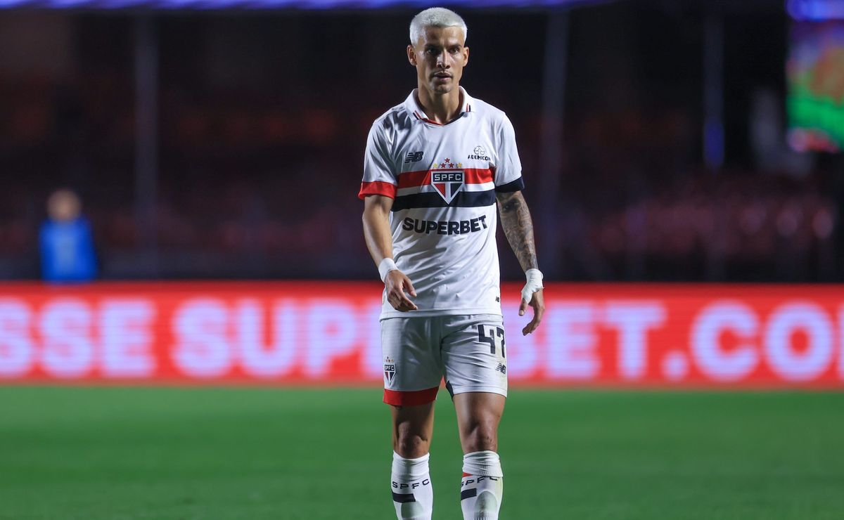 situação de ferreirinha no são paulo é atualizada e atacante começa recuperação no campo