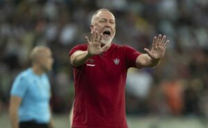 escalação do fluminense: mano menezes toma decisão e não vai fazer mudanças contra o atlético mg
