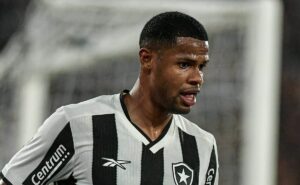 volta de júnior santos ao botafogo tem data exposta e atacante ficará disponível em outubro