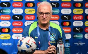 dorival vai na contramão do torcedor e elogia seleção brasileira: "evolução como equipe"