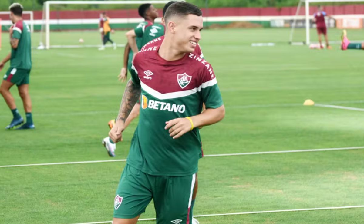 r$ 8,2 milhões: fluminense fecha acordo por joia arthur ao wydad casablanca