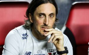 está confirmada a 1ª saída do são paulo de zubeldía para 2025 e meia não joga mais 