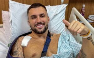 arthur picoli passa por cirurgia no ombro e compartilha imagem em hospital