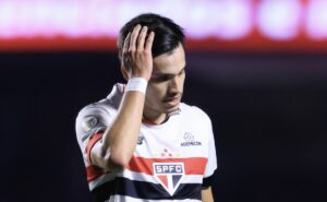 problema para o são paulo: bobadilla sofre contratura em jogo do paraguai
