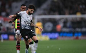 torcida do corinthians não aprova atitude de yuri alberto que resultou e expulsão