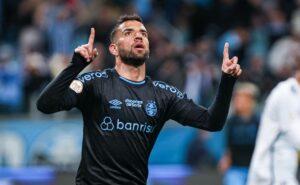 pepê fica abaixo com números e perde espaço com renato portaluppi no grêmio