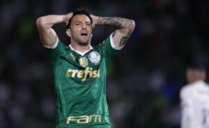 felipe anderson perde gol inacreditável em palmeiras x atlético mg, e torcida não perdoa