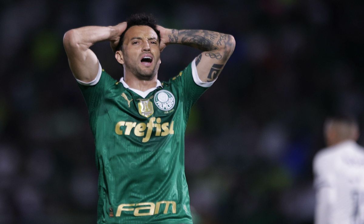felipe anderson perde gol inacreditável em palmeiras x atlético mg, e torcida não perdoa
