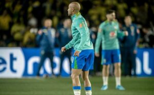 torcida do são paulo detona dorival por poucos minutos a lucas moura