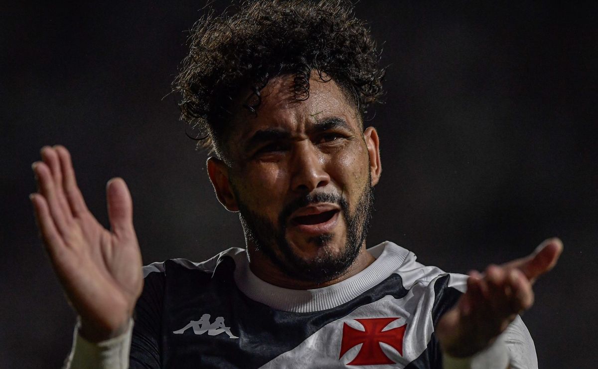 quem deve sair do time do vasco contra o cruzeiro? 4 nomes se destacam