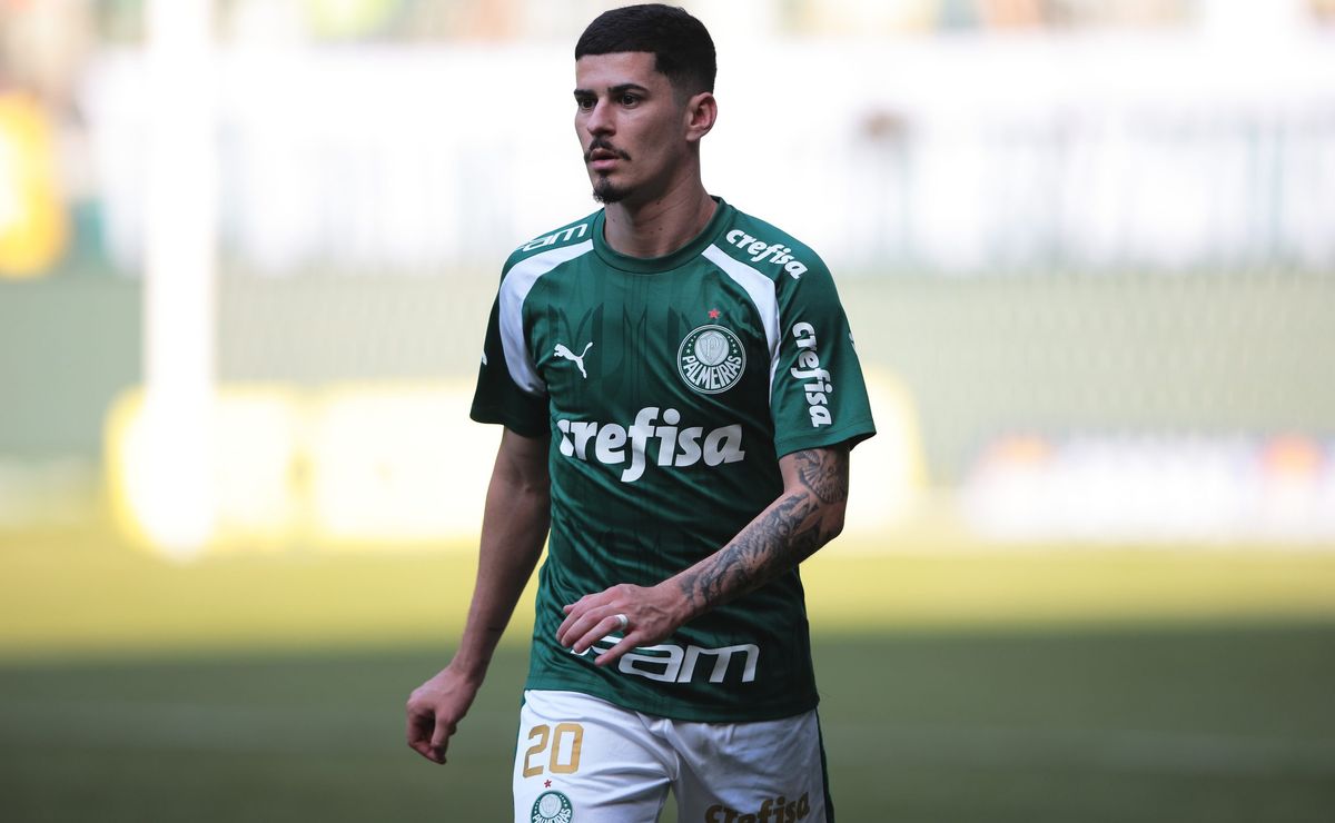 elenco do palmeiras volta aos treinos e torcida ironiza aparição de rômulo