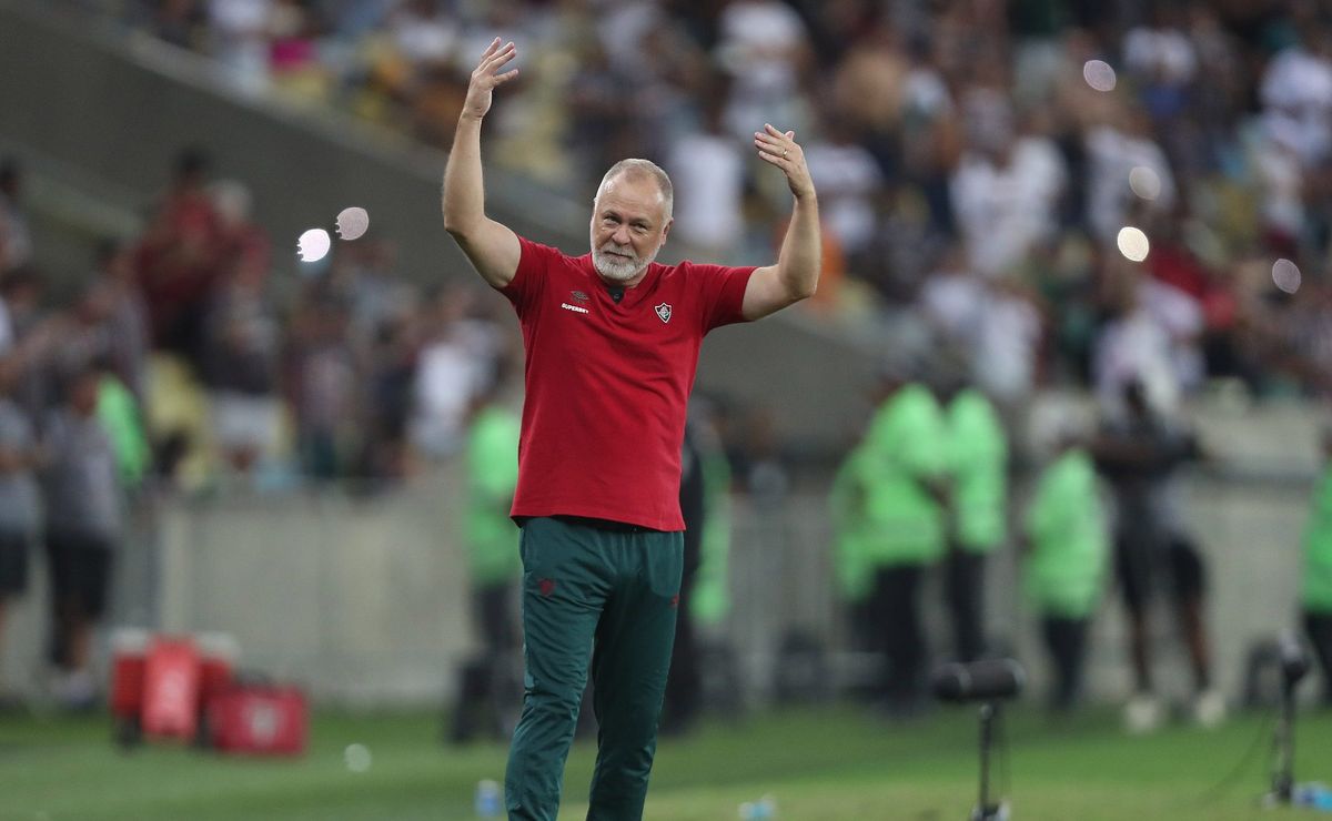 mano menezes aponta motivo para evolução do fluminense: "não é uma casualidade"
