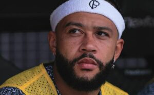 memphis depay vira argumento do corinthians contra adiamento da copa do brasil: “não foi inscrito”