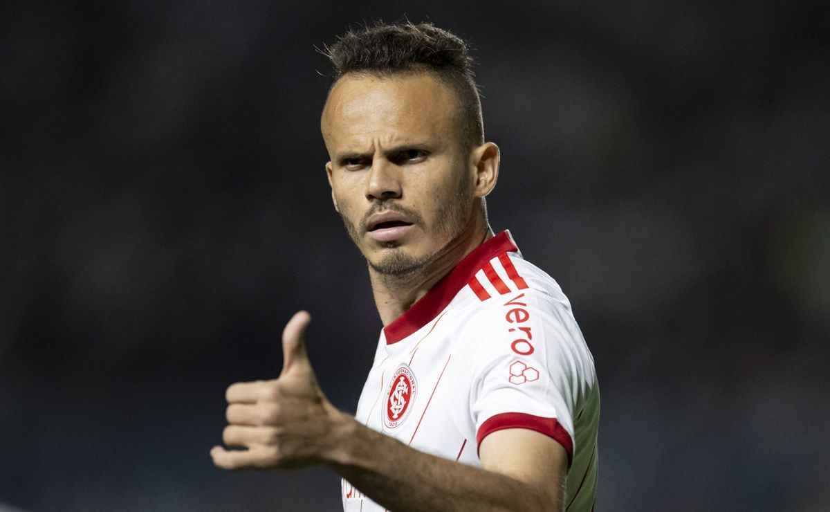 internacional aprova e renê será a primeira saída visando a temporada de 2025