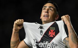 torcida do vasco debate atuação de puma rodríguez e sugere nova posição