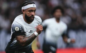 com depay, corinthians volta aos treinos pensando no fortaleza