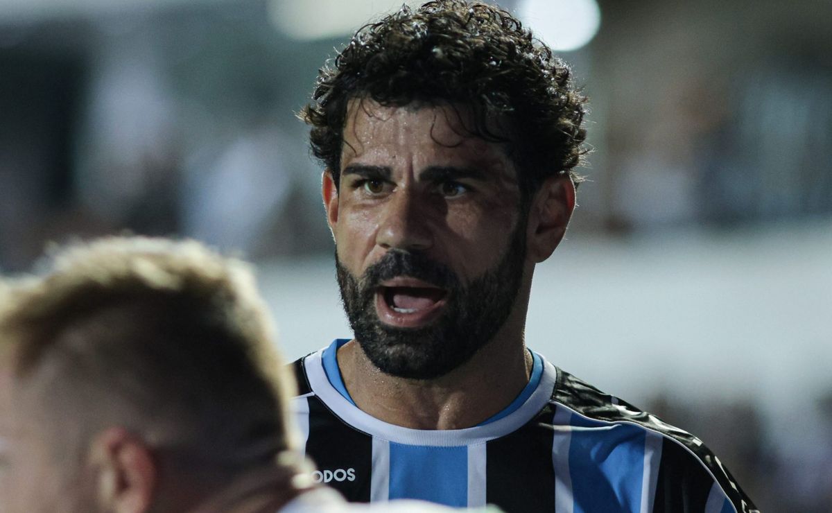 diego costa dá vexame no grêmio e é expulso na copa fgf por partir para briga com adversário