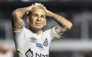 grêmio estuda troca de jogadores por soteldo e pode enviar pepê ao santos