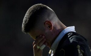 r$760 mil: gabriel pec marca gol, cumpre meta, e rende valor monetário ao vasco mesmo de longe