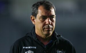 v varen, do japão, toma decisão sobre carille no santos e vai acionar a corte arbitral do esporte