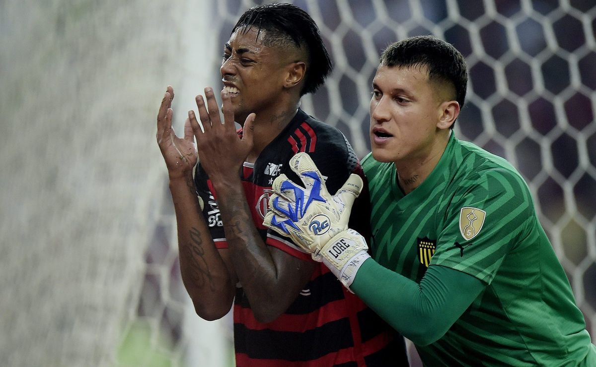 flamengo perde para peñarol mesmo com 76% de posse de bola e 20 finalizações na libertadores