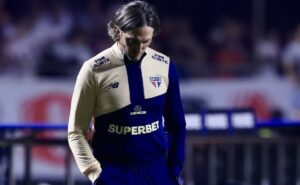 meio campista não joga mais em 2024 e zubeldía é comunicado no são paulo 