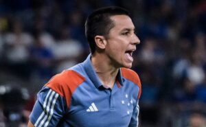 auxiliar de diniz vê superioridade do cruzeiro contra vasco: "vencedor deveria ser nossa equipe"